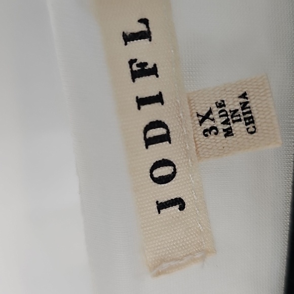 Elegant Milk White Textured Blouse w Sheer‎ Embellished Sleeve & Teardrop Back - Picture 3 of 10